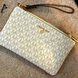 Michael Kors Wristlet NWOT